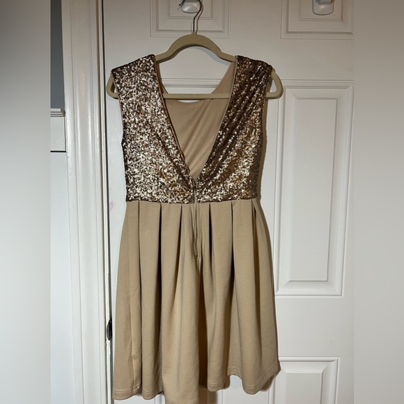 Dress - Picture 3 of 3